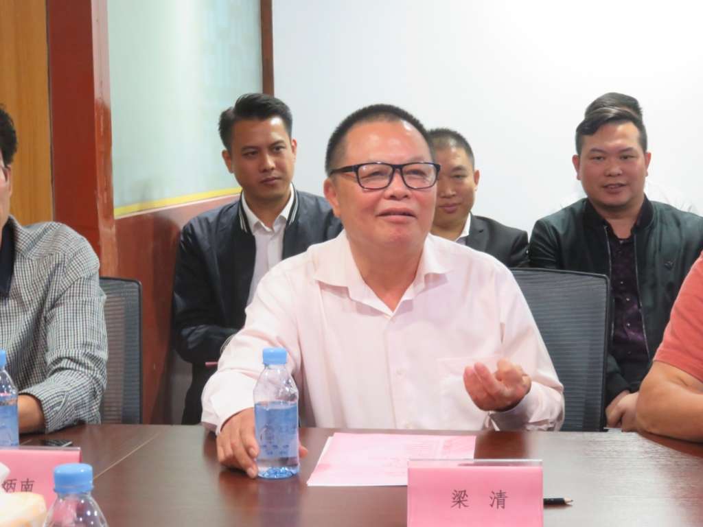 湖北省广西商会名誉会长梁清在致辞中表示,玉林市,陆川县将商会作为